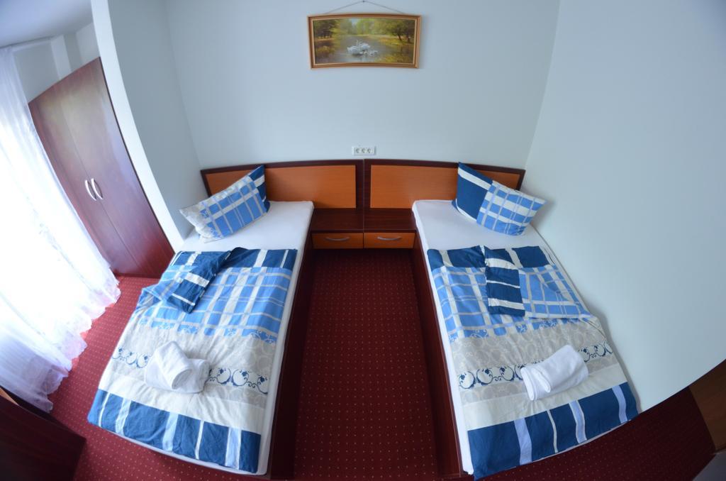 Hotel Le Baron Timisoara Room photo